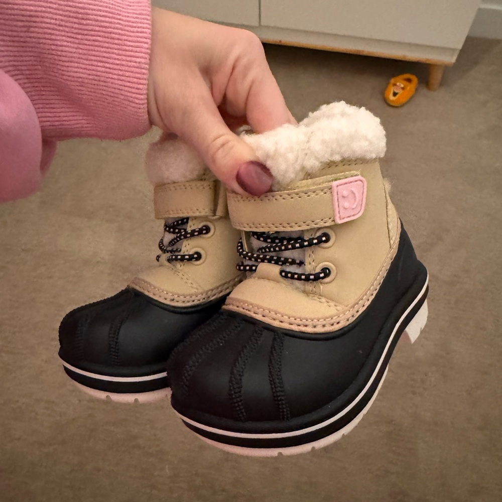 NWT Children’s Place Winter Boots